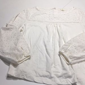 Eyelets top and sleeves